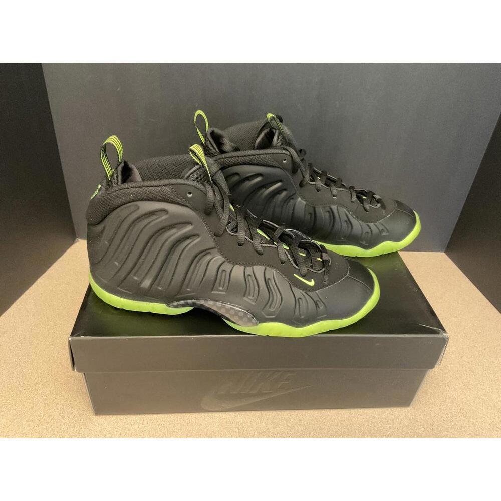 New! Youth’s Nike Foamposite Little Posite One ‘Black Volt’ GS Shoes. Size 7Y.